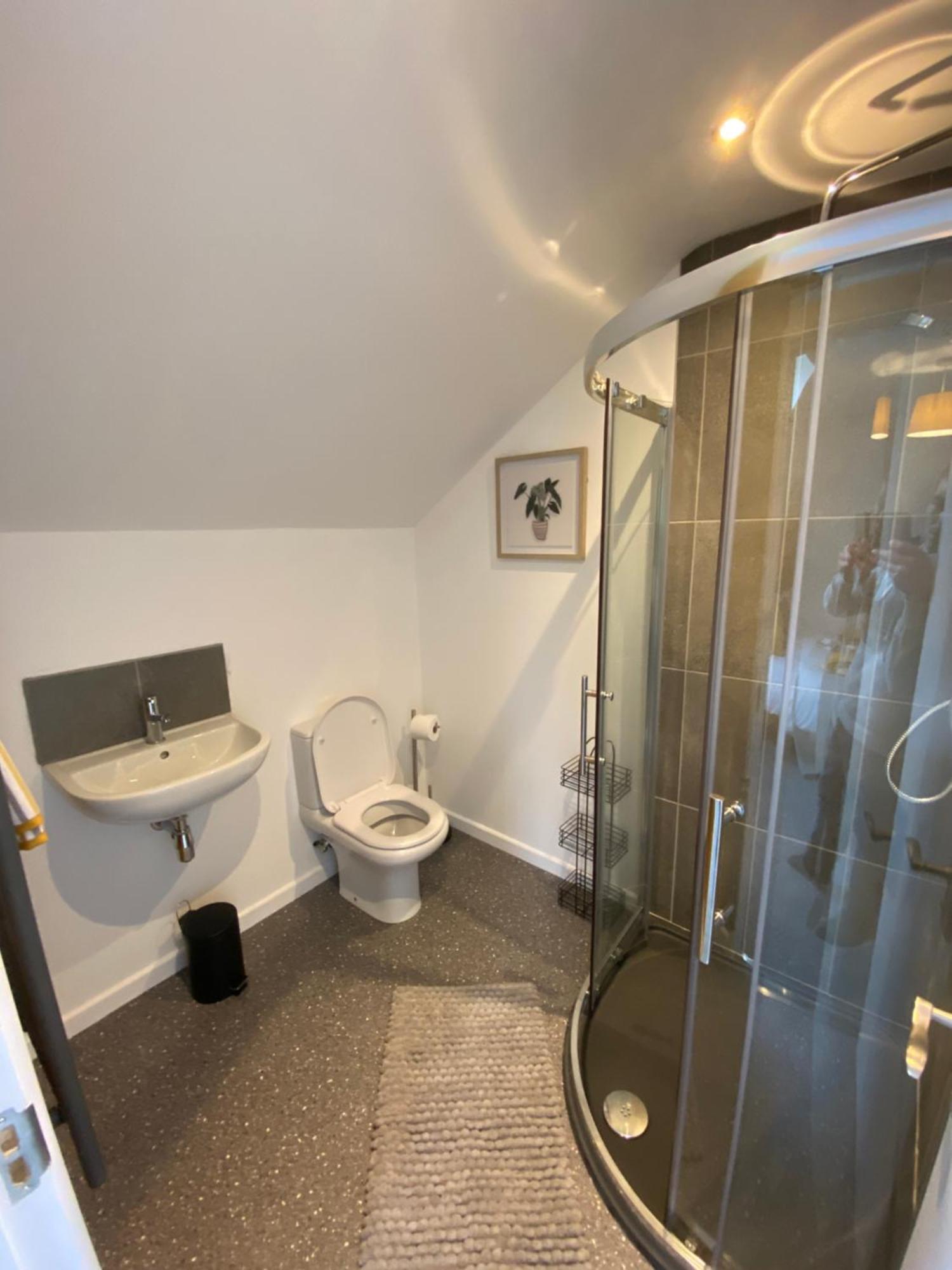 Modern Studio Apartment Set Beneath The Black Mountains A Stones Throw From The Offas Dyke Path Clodock Exterior photo