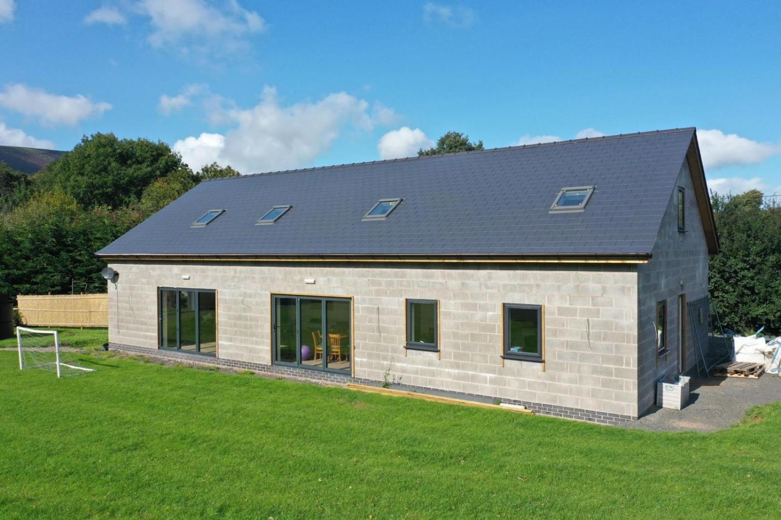 Modern Studio Apartment Set Beneath The Black Mountains A Stones Throw From The Offas Dyke Path Clodock Exterior photo